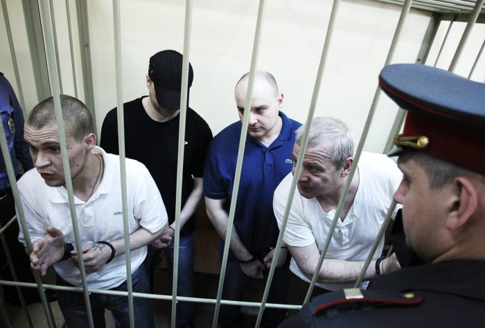 Преступники в суде. / Фото: www.newvz.ru
