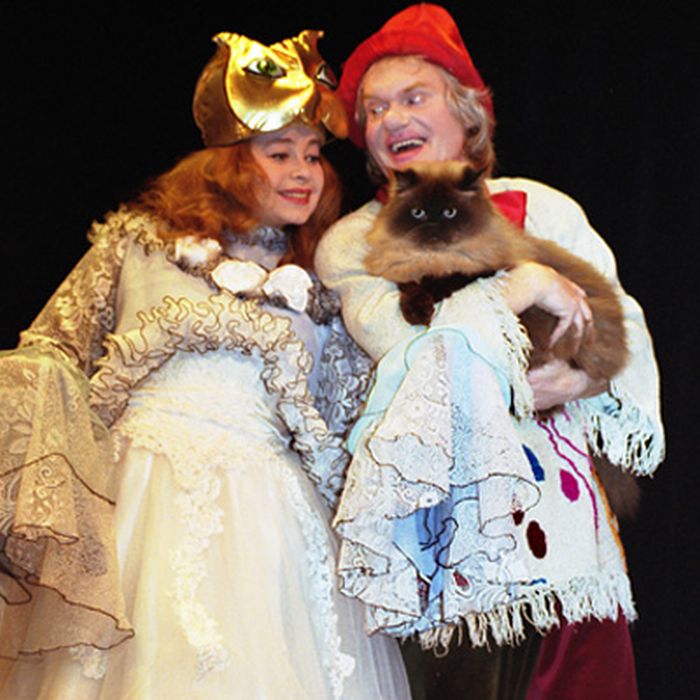 Юрий и Елена в спектакле "Королева кошек". / Фото: www.pravda.com