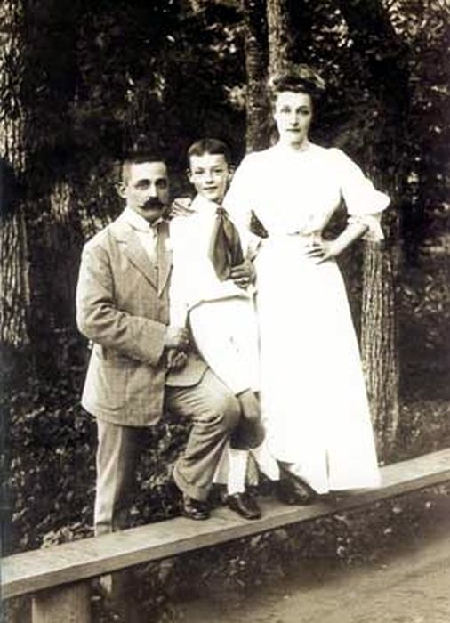 Владимир Набоков с папой и мамой. / Фото: www.nabokov-lit.ru