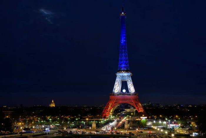 Эйфелева башня ночью. / Фото: www.paris-life.info