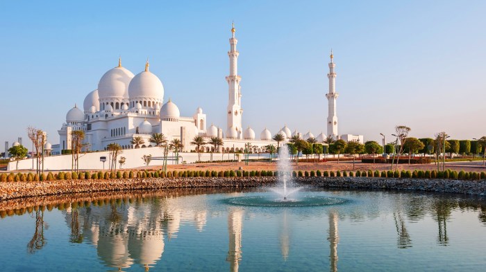 Мечеть шейха Зайда называют витриной богатств Эмиратов. / Фото: www.insidertravel.tips