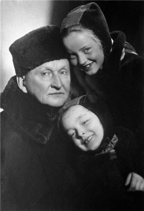 Александр, Марианна и Анастасия Вертинские. / Фото: www.mtdata.ru