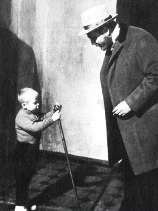 Евгений Матвеев с сыном Андрюшей. / Фото: семейный архив.