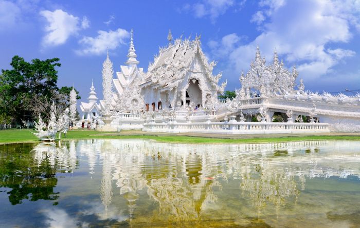 Wat Rong Khun. / Фото: www.wendytourchiangmai.com