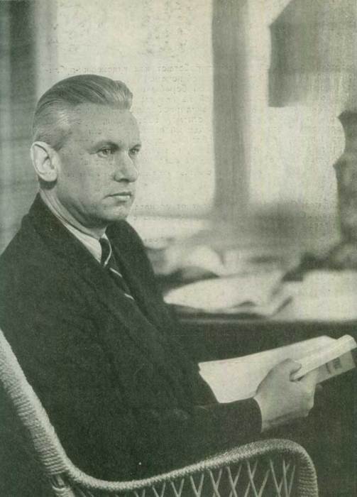 А. А. Фадеев в своем рабочем кабинете, 1947 год. / Фото: www.molodguard.ru