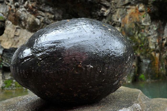 Одно из каменных яиц. / Фото: www.travelask.ru