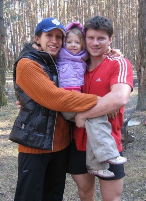 Елена Борщёва и Валерий Юшкевич со старшей дочерью. / Фото: www.lichnosti.net