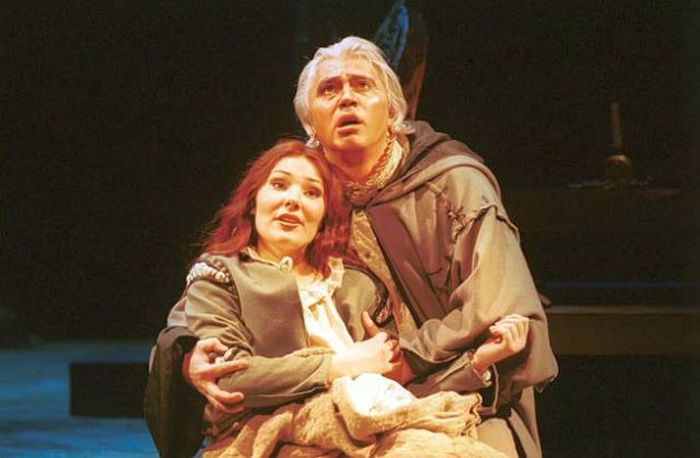 Екатерина Сюрина и Дмитрий Хворостовский в опере «Риголетто», 2000 год. / Фото: www.russianlook.com
