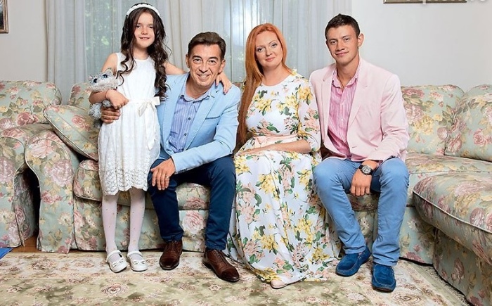 Николай Добрынин с женой Екатериной, сыном Михаилом и дочерью Ниной. / Фото: www.vk.com