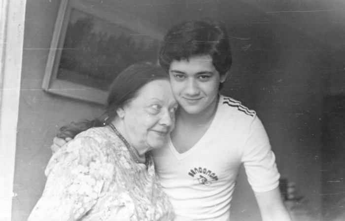  Антонина Пирожкова с внуком Андреем. / Фото: www.lechaim.ru