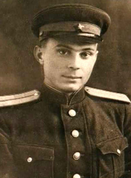 Лейтенант Матвеев, преподаватель пехотного училища, 1944 год. / Фото: www.aif.ru