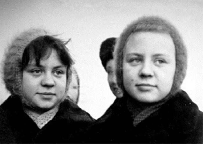 Десятиклассницы Ольга и Татьяна Юкины. / Фото: www.fromlife.net
