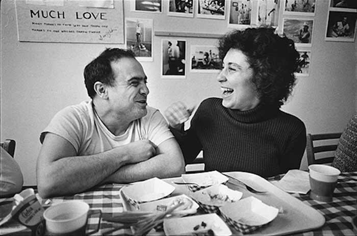Дэнни Де Вито и Реа Перлман, 1974 год. / Фото: www.redditmedia.com