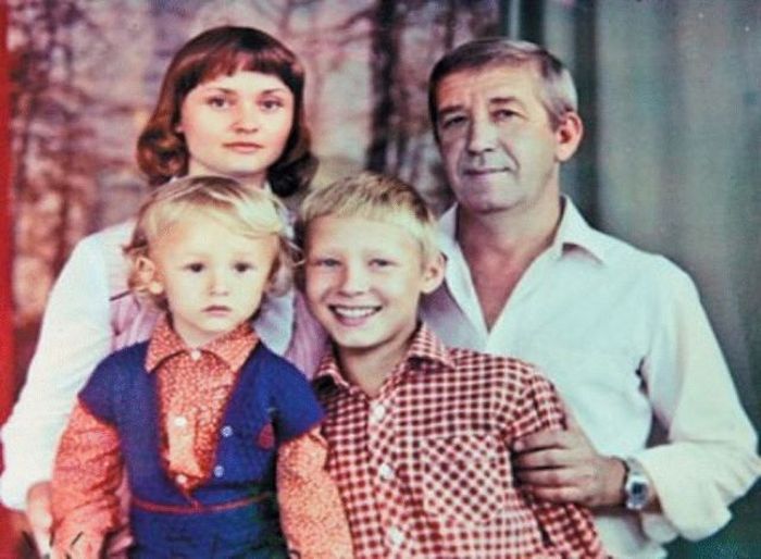 Борислав и Екатерина Брондуковы с сыновьями. / Фото: www.brondukov.ru