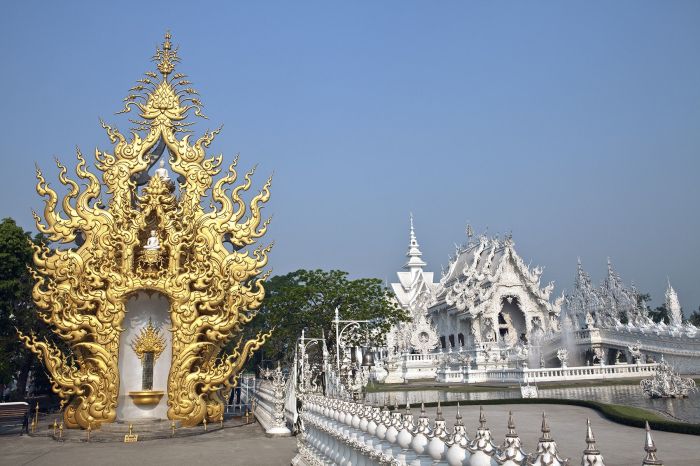 Белый храм наполнен символами, заставляющими задуматься. / Фото: www.pinimg.com