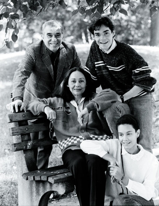 Габриэль Гарсиа Маркес с женой и сыновьями. / Фото: www.la-razon.com