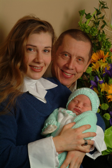Валерий Золотухин и Ирина Линдт с сыном Ваней. / Фото: www.woman.ru