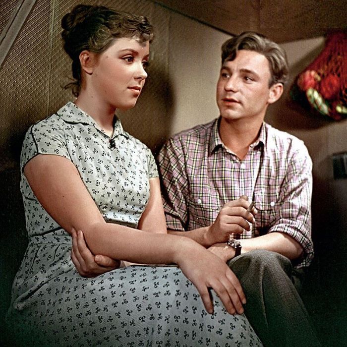 Светлана Карпинская и Николай Рыбников, кадр из фильма «Девушка без адреса», 1957. / Фото: www.7days.ru
