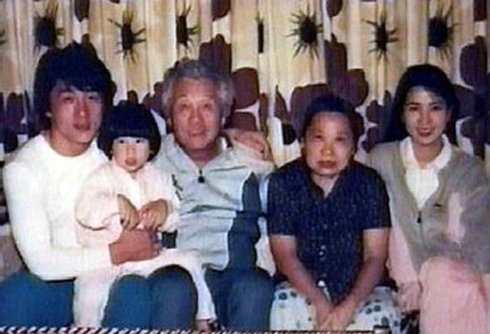 Джеки Чан с семьей. / Фото: www.media.vn