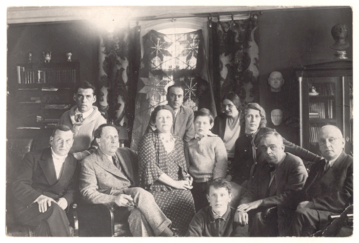 А. Н. Толстой с семьей в Царском Селе. / Фото: www.aria-art.ru