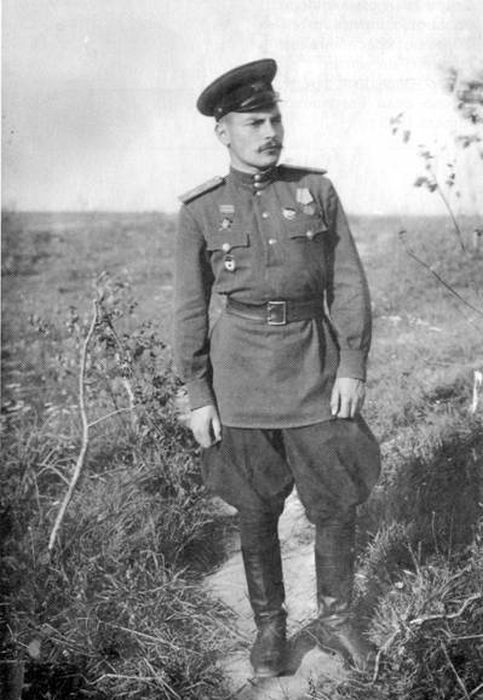 Артём Сергеев, командир 211-го гвардейского артиллерийского полка. Западный фронт, август 1943. / Фото: www.litlife.club