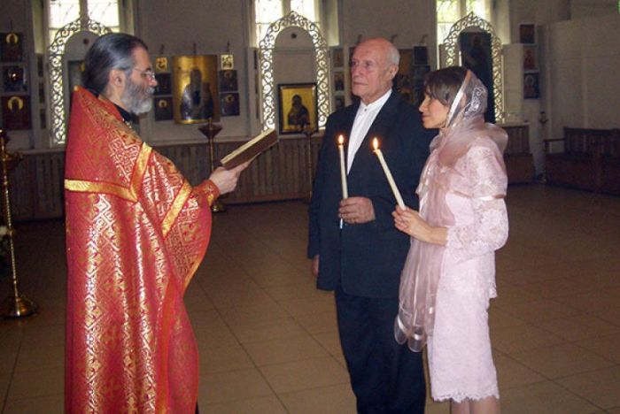Александр и Ирина Пороховщиковы венчались в церкви. / Фото: www.moscvichka.ru