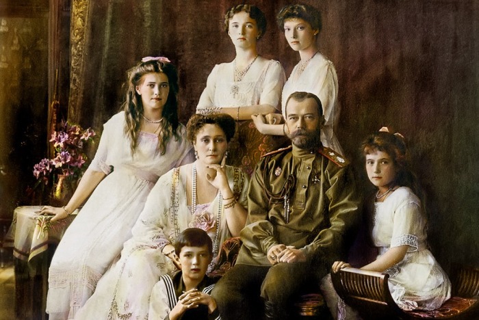 Последний российский Государь Император Николай II с семьёй. / Фото: www.uraledu.ru