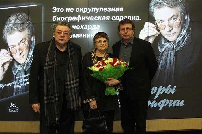 Александр Ширвиндт и Наталья Белоусова с сыном. / Фото: www.spektrnews.in.ua