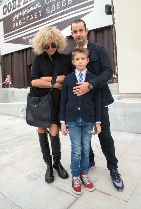 Ольга Дроздова и Дмитрий Певцов с сыном Елисеем. / Фото: www.aloha-plus.ru