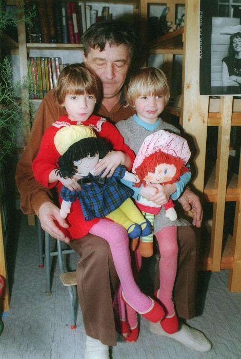 Эдуард Успенский с дочерьми. / Фото: www.penza.kp.ru