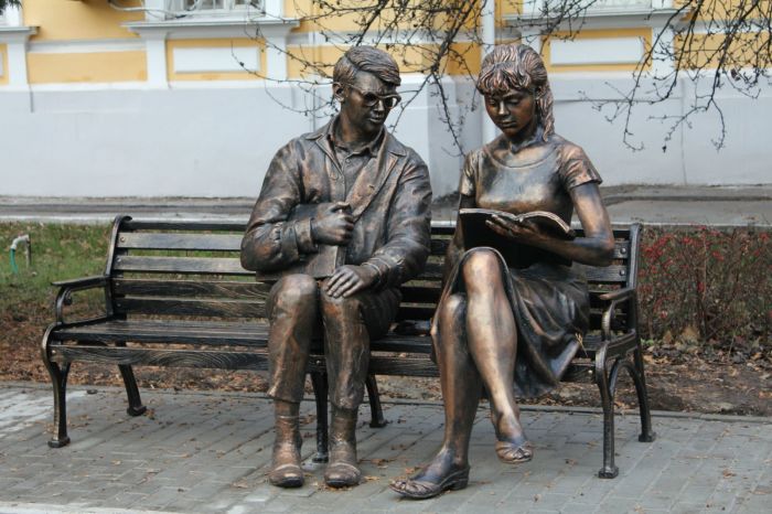 Памятник Шурику и Лиде в Рязани. / Фото: www.edu.interfax.ru