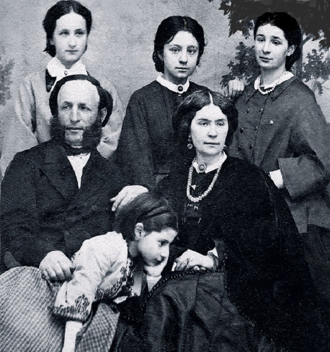 Айвазовский с женой Юлией Гревс и дочерьми.