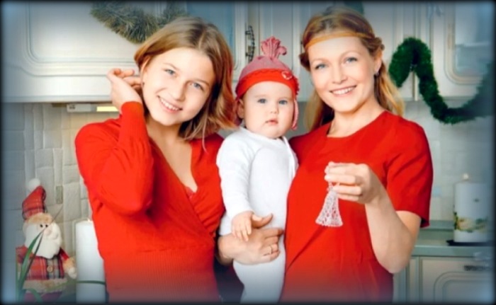  Эльвира Болгова с дочерьми.