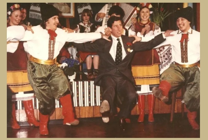 Чарльз танцует *Гопак* вместе с украинским ансамблем *Говерла*. г. Дерби. Великобритания. (1981 год). 