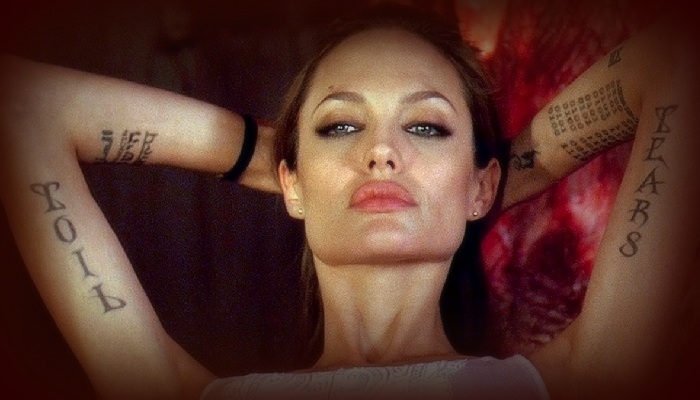 На теле Анджелины Джоли в разное время красовалось около двадцати татуировок.