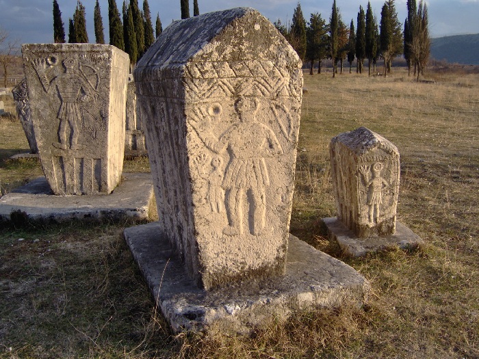 Стечки — средневековые надгробия, датируемые чаще всего периодом с XII по XVI век. (Черногория, Босния, Сербия.)