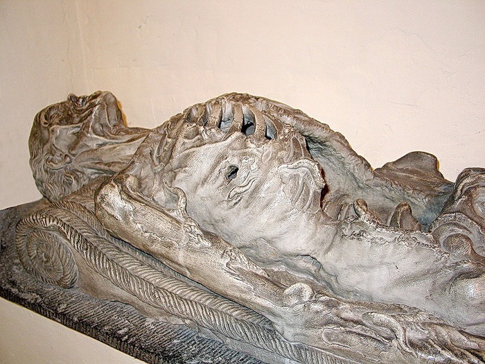 "Сadaver tomb"– гробница покойника в виде трупа. Средневековье.