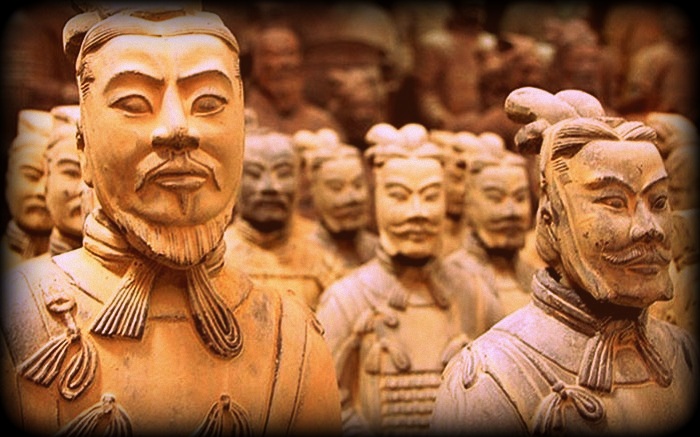  Каменные статуи возле усыпальницы императора Шихуань Ди.