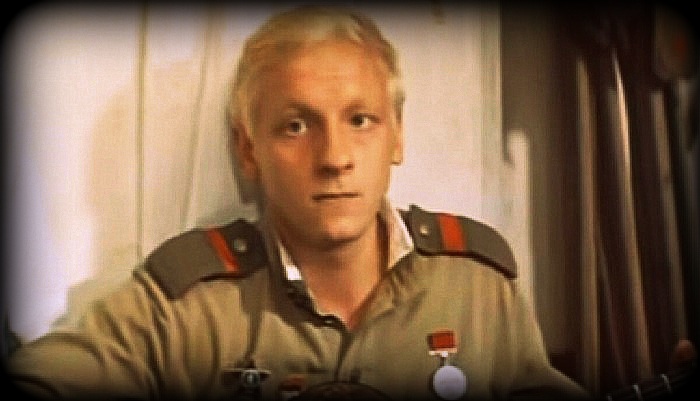 Фотокадр из кинофильма «Экипаж машины боевой» (1983). Актер Михаил Семёнов.