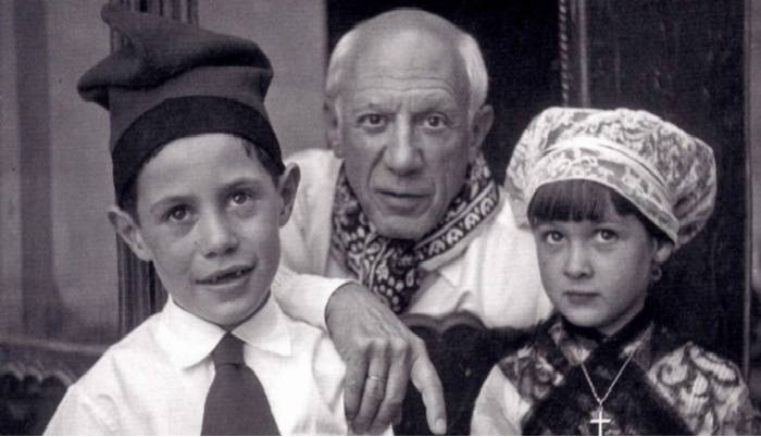 Пикассо с Клодом и Паломой.
