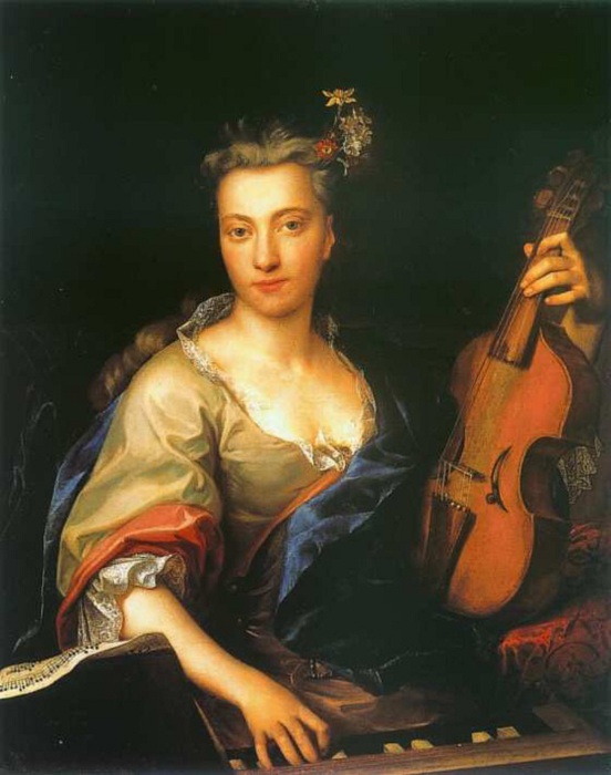 Молодая женщина играет на альта да-гамба.