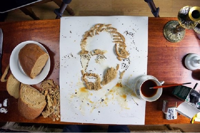 Портрет великого импрессиониста Ван Гога из хлеба и чая.