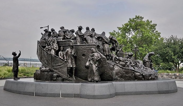 Ирландский Мемориал в Пеннс-Лэндинг. Филадельфия. Автор: Гленна Гудакр.