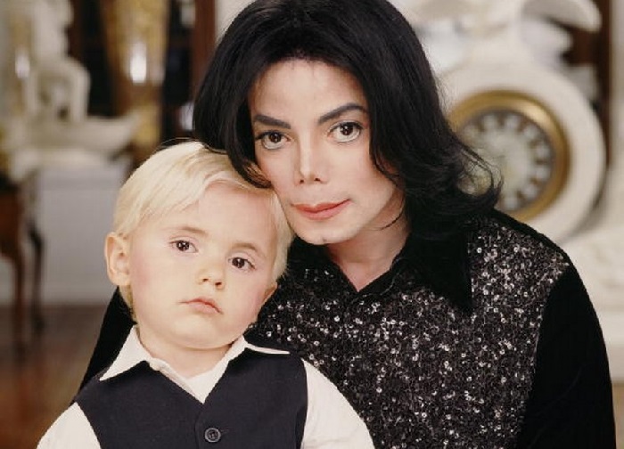 Майкл Джексон со старшим сыном. 