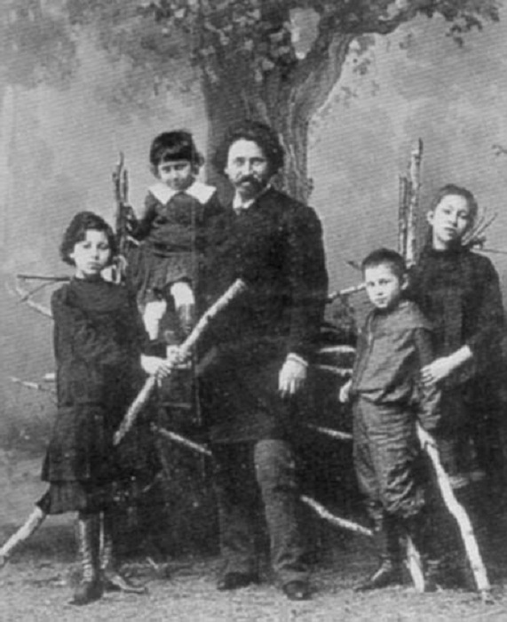 Репин Илья Ефимович (со своими детьми, фото 1880-х гг.)