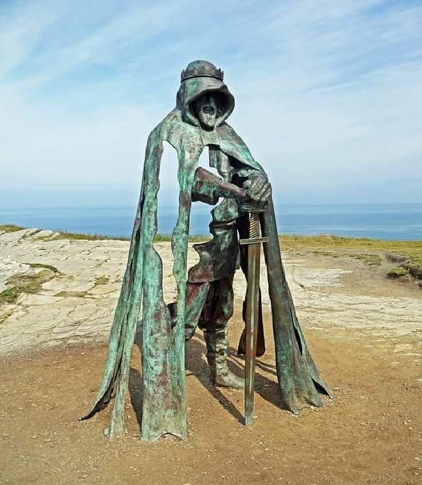  «Галлос» - статуя короля Артура. Остров Тинтагель. Великобритания. Скульптор: Рубин Эйнон.