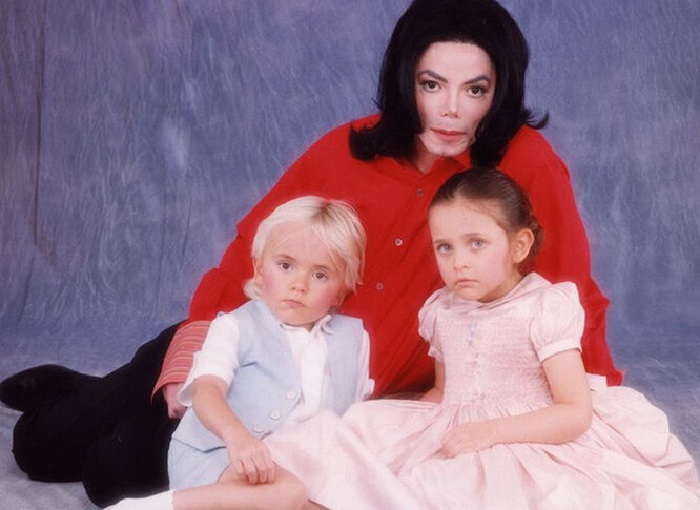 Майкл Джексон со старшими детьми.