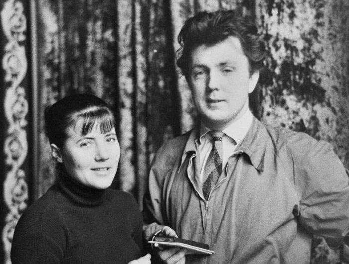 Илья Глазунов и Нина Виноградова-Бенуа на первой выставке художника. 1957год. Москва.  | Фото:http://glazunov.ru