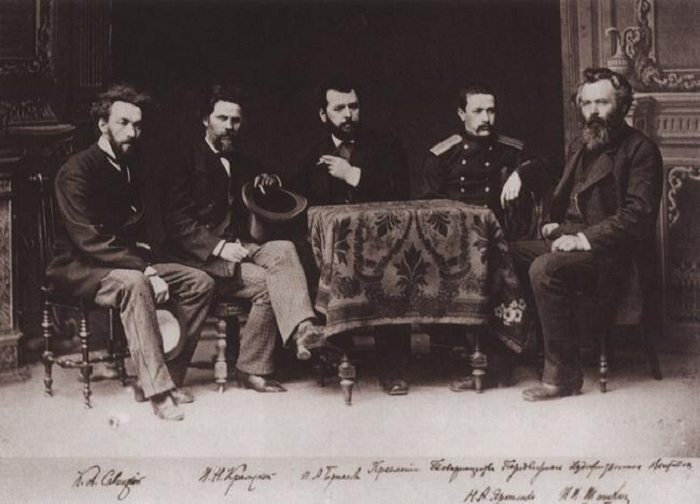 Самые знаменитые художники-передвижники конца 19 века. Фото: 1870-е. (Слева направо: К. А. Савицкий, И. Н. Крамской, П. А. Брюллов, Н. А. Ярошенко, И. И. Шишкин).