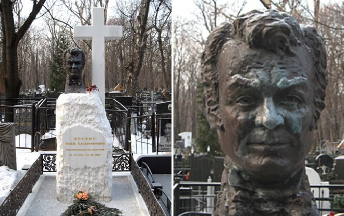 Надгробный памятник режиссеру Эмилю Лотяну на Ваганьковском кладбище в Москве.